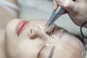 دوره آموزش کرم پودر دائم آکادمی لی لی