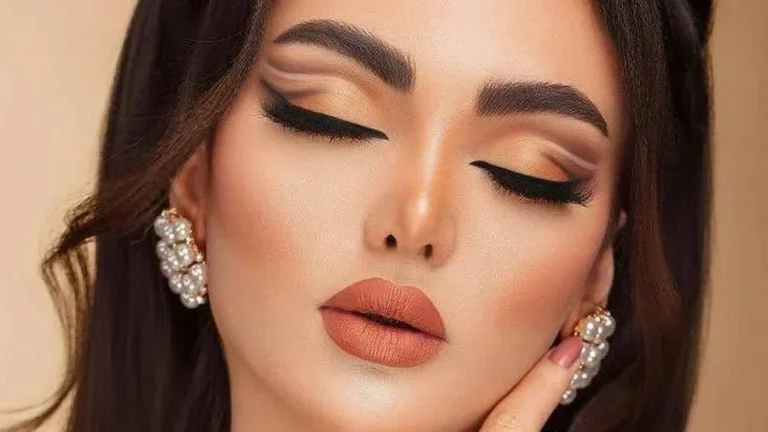 چگونه میکاپ دخترانه داشته باشیم؟