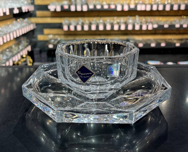 ظرف پذیرایی بلور برای پذیرایی از مهمان