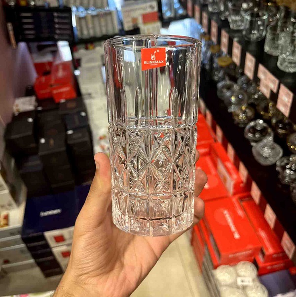 لیوان شیشه ای شیک برای پذیرایی از مهمان
